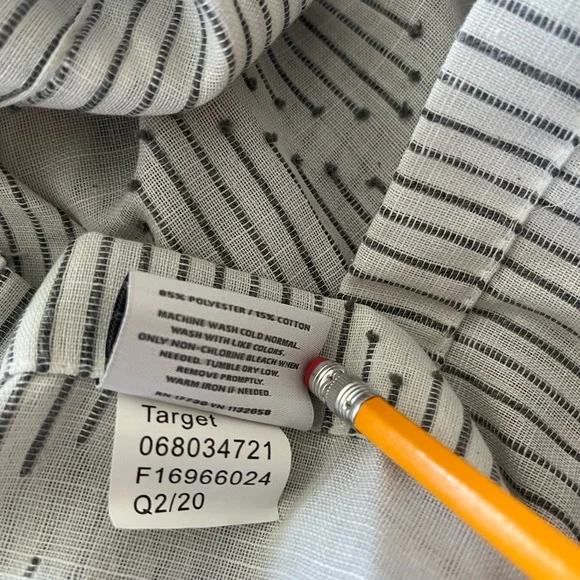 Elegant White Geometric Curtains - Picture 4 of 5